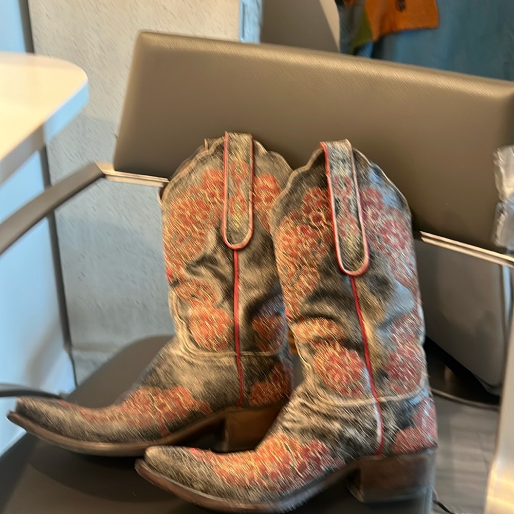 Woman’s cowboy’s size 8